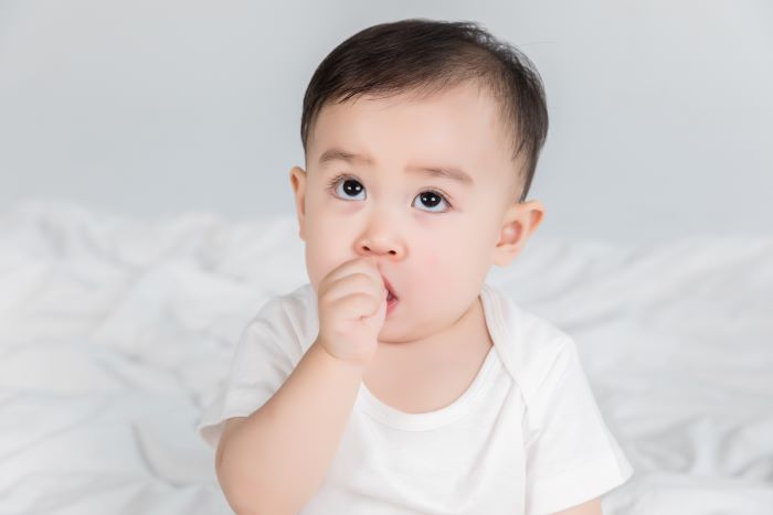 1639644825888965.jpg 攝圖網_501199487_嬰兒吸手指(企業商用).jpg