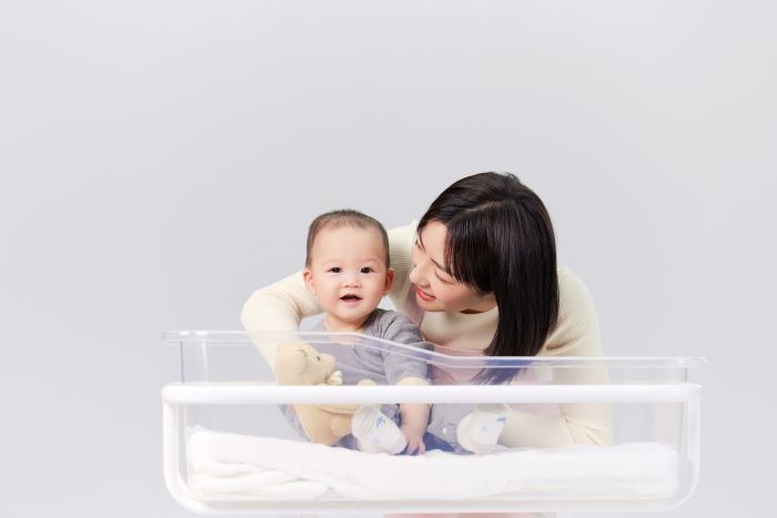 1639648318665188.jpg 攝圖網_501725303_月嫂照顧新生兒溫馨互動(企業商用).jpg