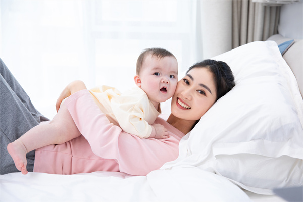 1656576563263377.jpg 攝圖網_501576985_媽媽和嬰兒幸福玩鬧(企業商用).jpg